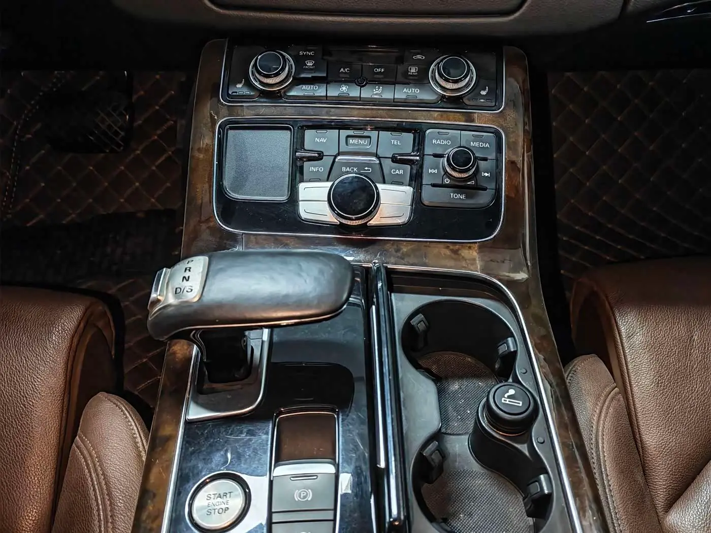 Audi A8 2016 — Photo 8/18