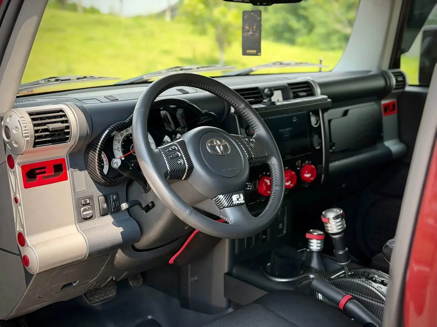 Toyota FJ Cruiser 2011 — Photo 8/14