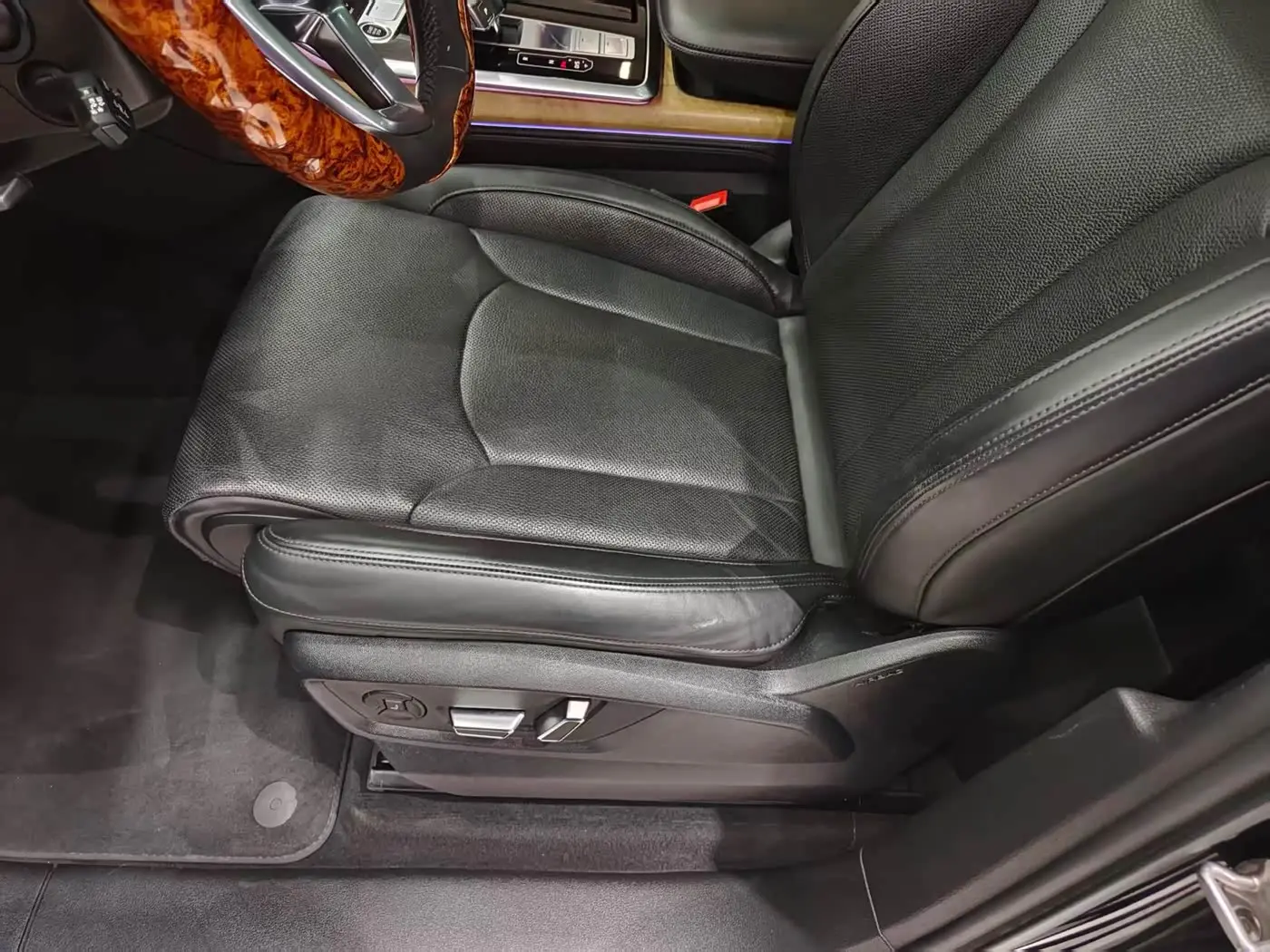 Audi Q7 2021 — Photo 19/20