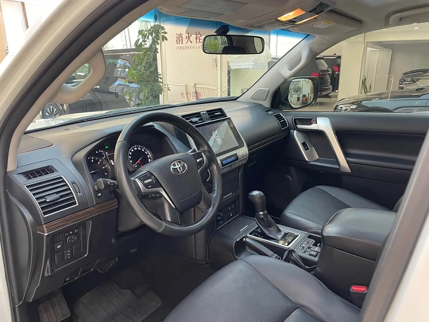 Toyota Prado 2019 — Photo 7/20