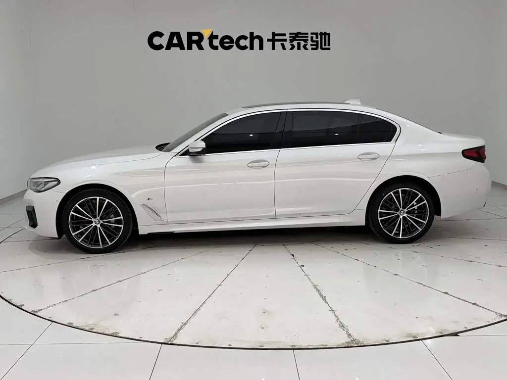 BMW 5 Series 2022 — Фото 8/20