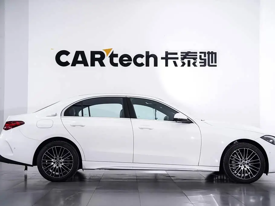 Mercedes-Benz C-Class 2025 — Фото 4/20