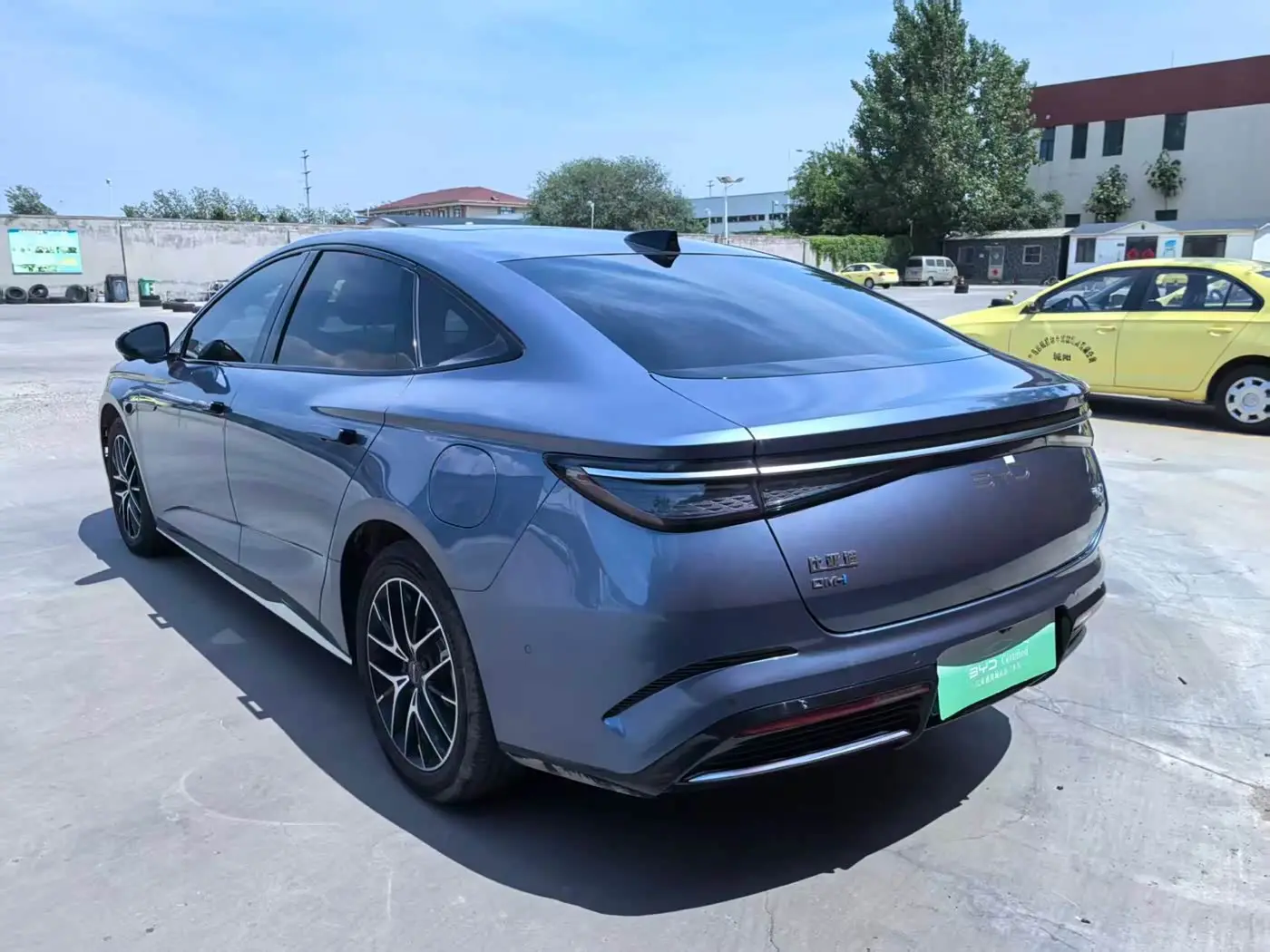 BYD Seal 07 DM-i 2025 — Şəkil 8/9