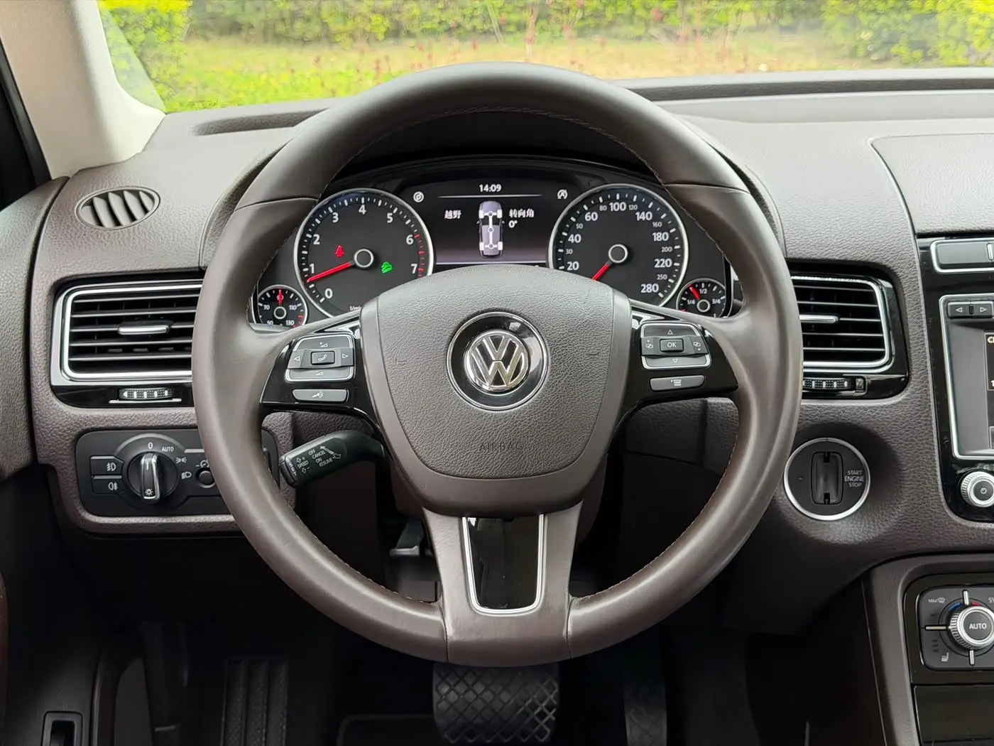 Volkswagen Touareg 2017 — Photo 10/20