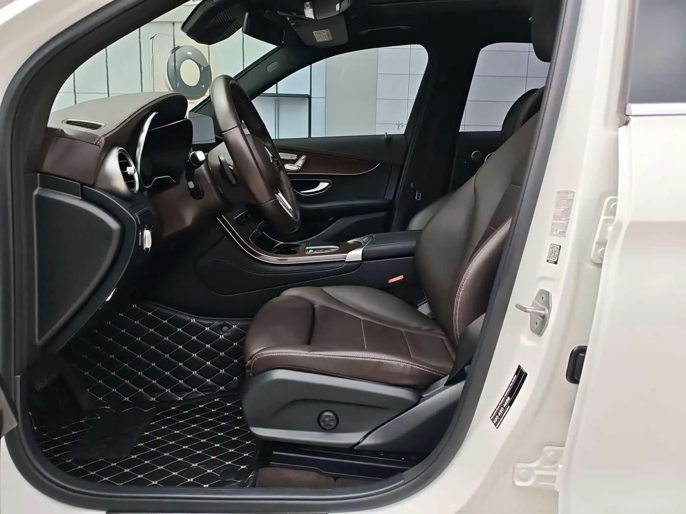Mercedes-Benz GLC 2020 — Photo 5/20