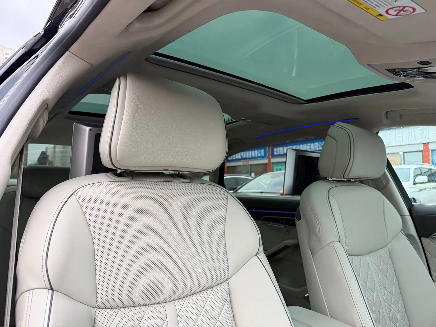 Audi A8 2022 — Şəkil 11/20