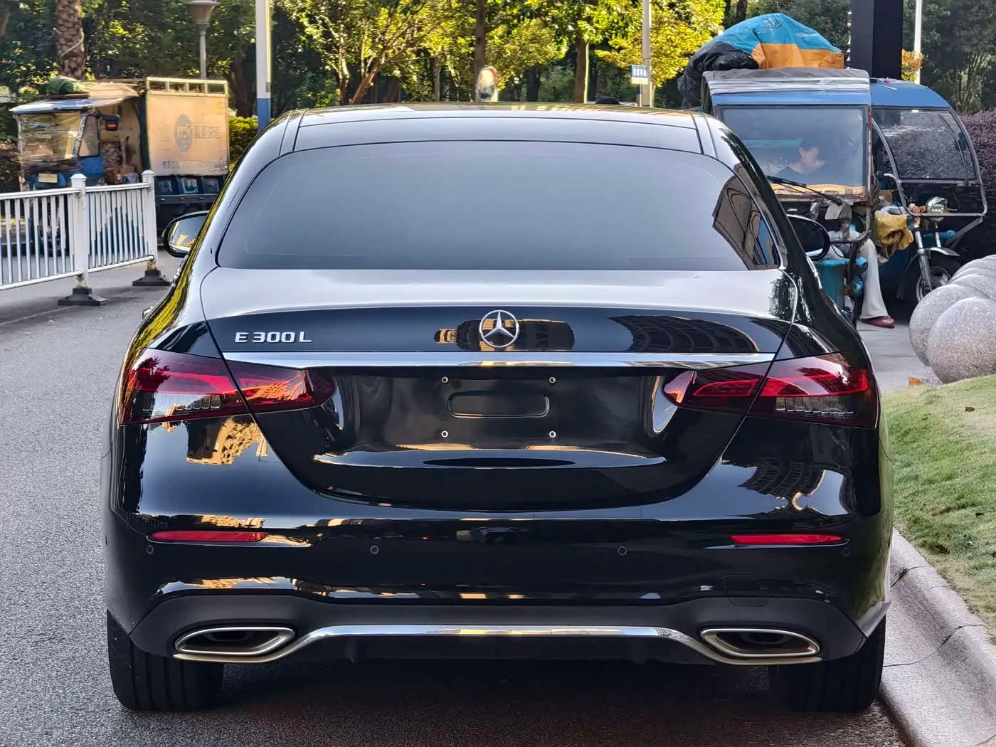 Mercedes-Benz E-Class 2022 — Photo 6/16