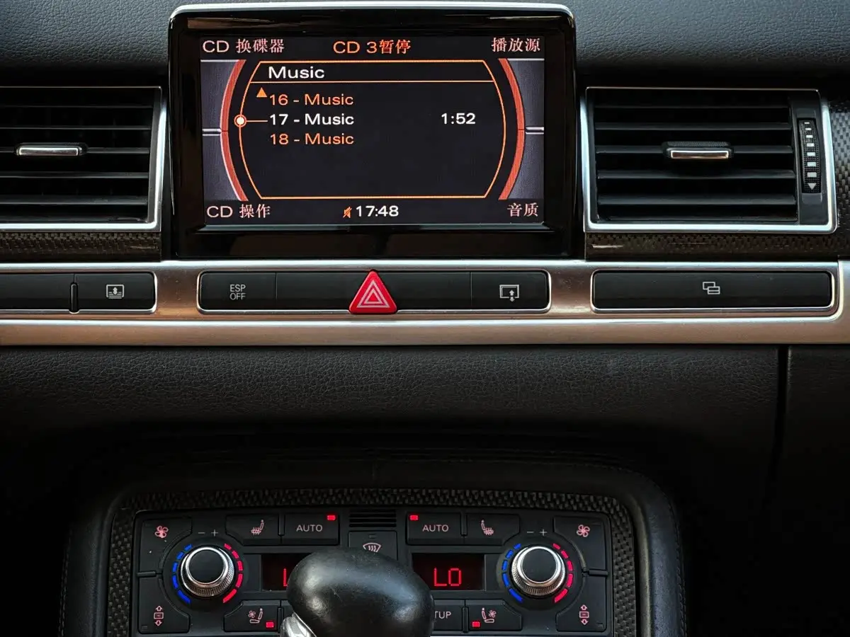 Audi S8 2008 — Şəkil 10/14