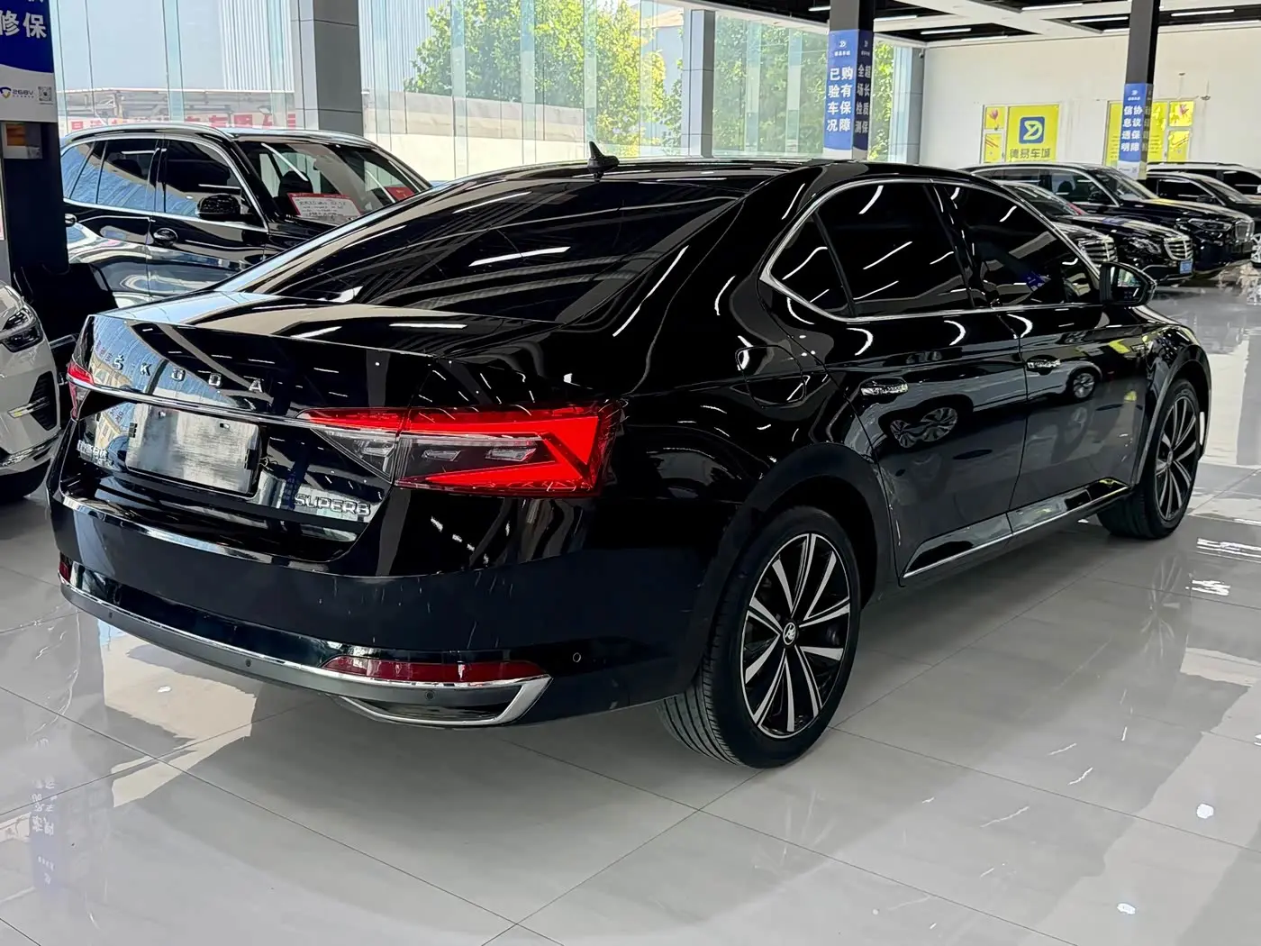 Škoda Superb 2023 — Photo 12/15