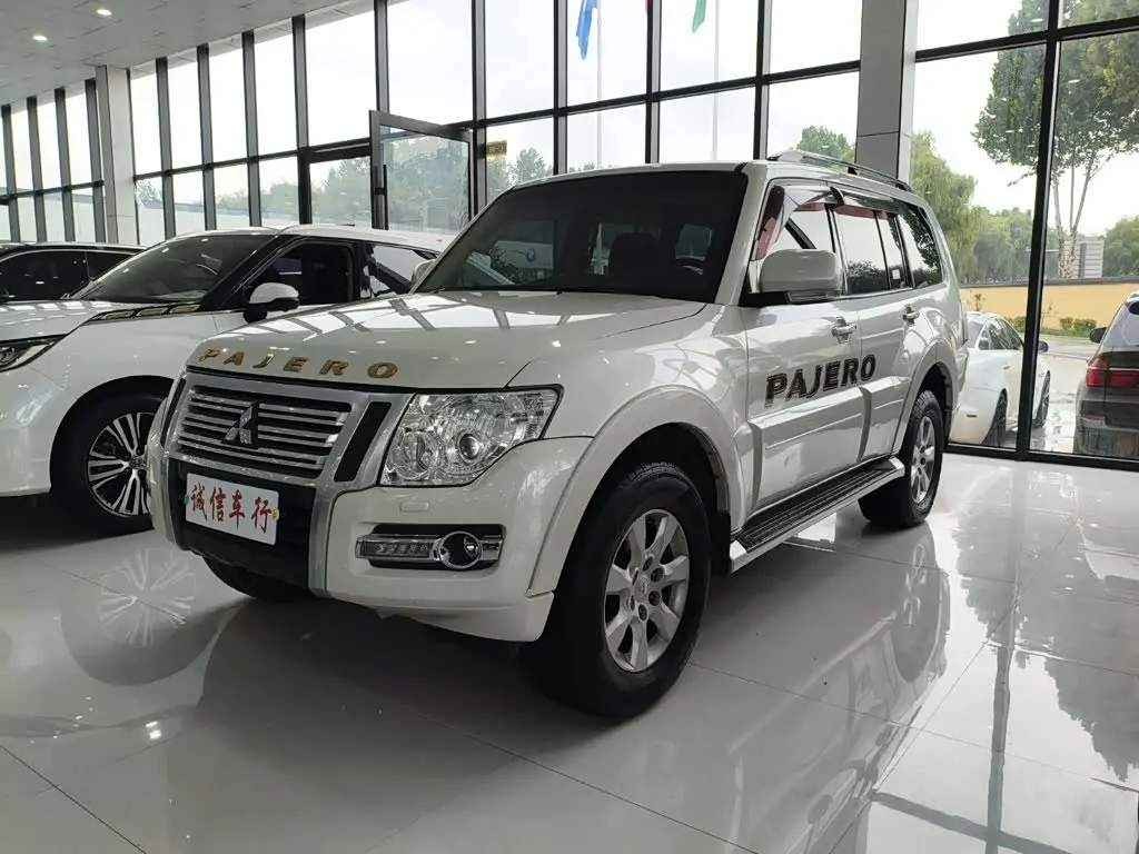 Mitsubishi Pajero 2019 — Şəkil 1/16
