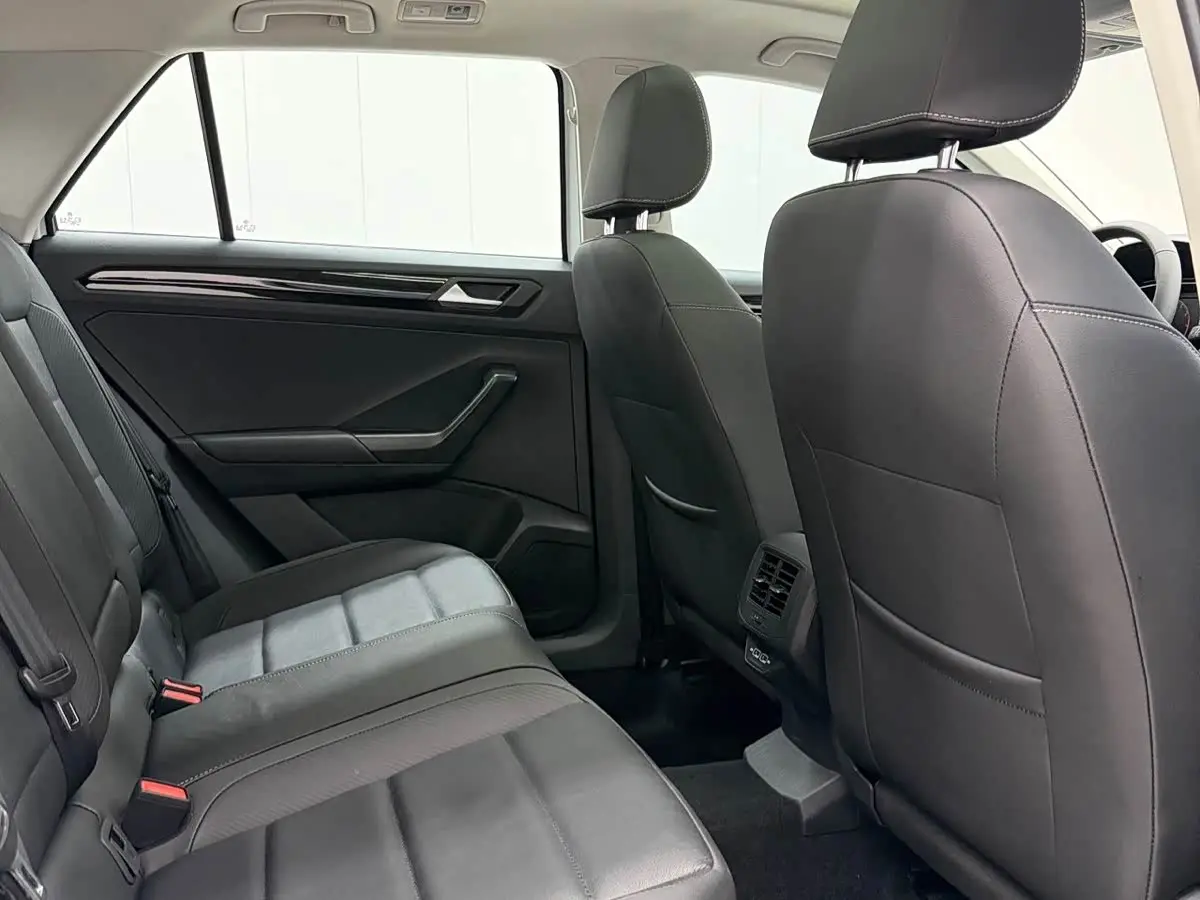 Volkswagen T-ROC 2022 — Şəkil 10/17