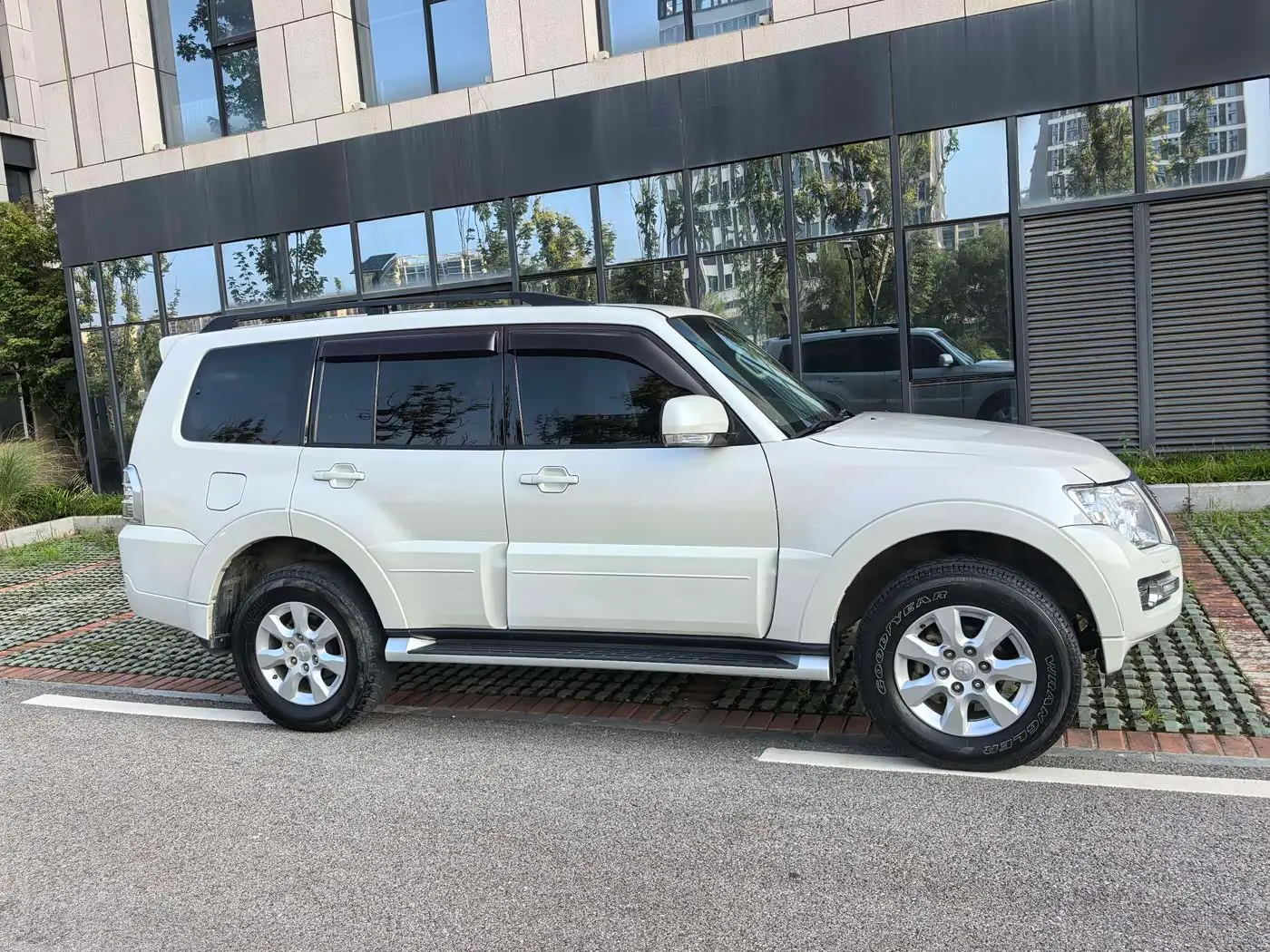 Mitsubishi Pajero 2019 — Фото 4/20