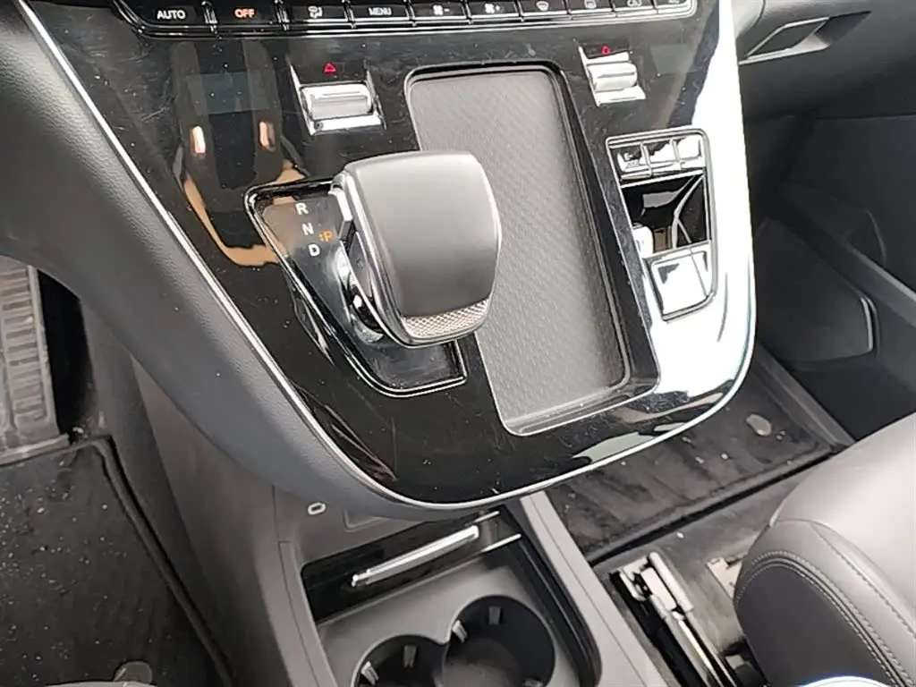 Hongqi HQ9 PHEV 2024 — Photo 14/20