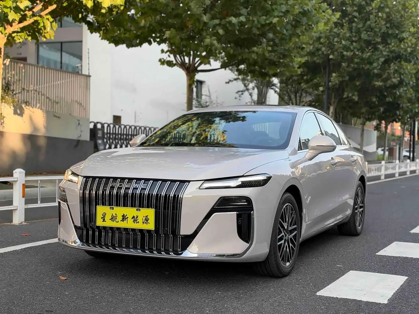 Roewe M7 DMH 2026 — Фото 1/20