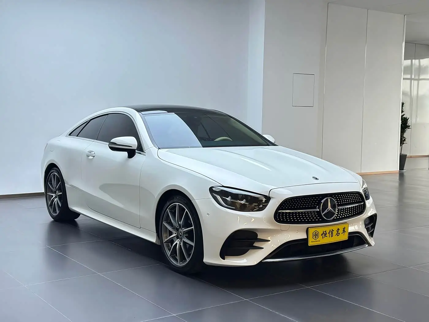 Mercedes-Benz E-Class 2024 — Photo 3/20