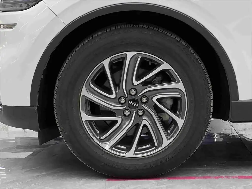 Lincoln Aviator 2023 — Photo 4/18