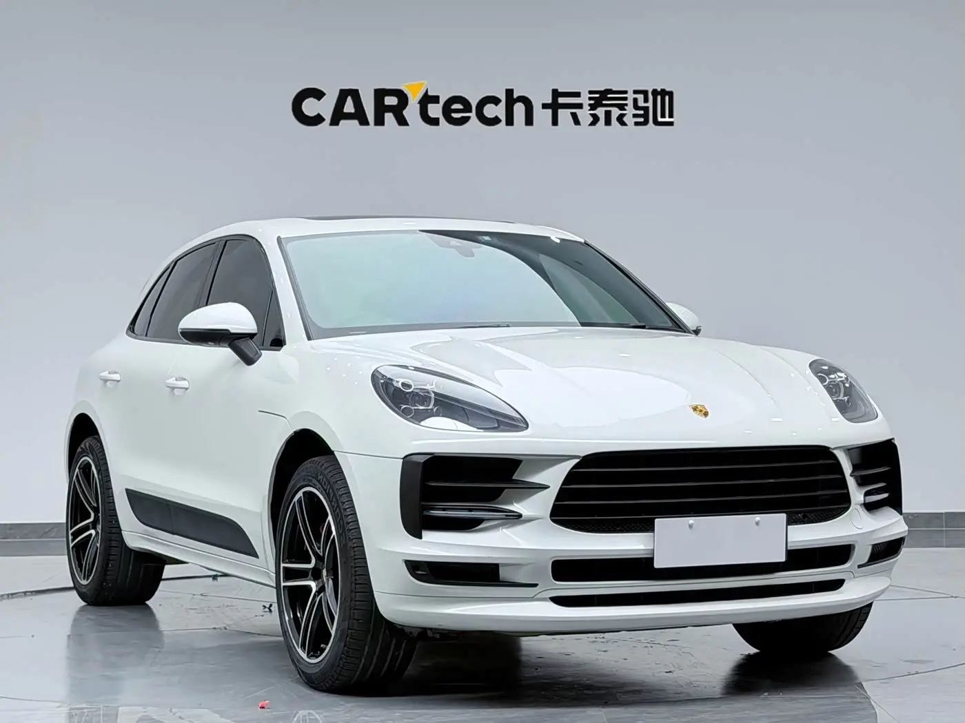 Porsche Macan 2021 — Photo 2/20