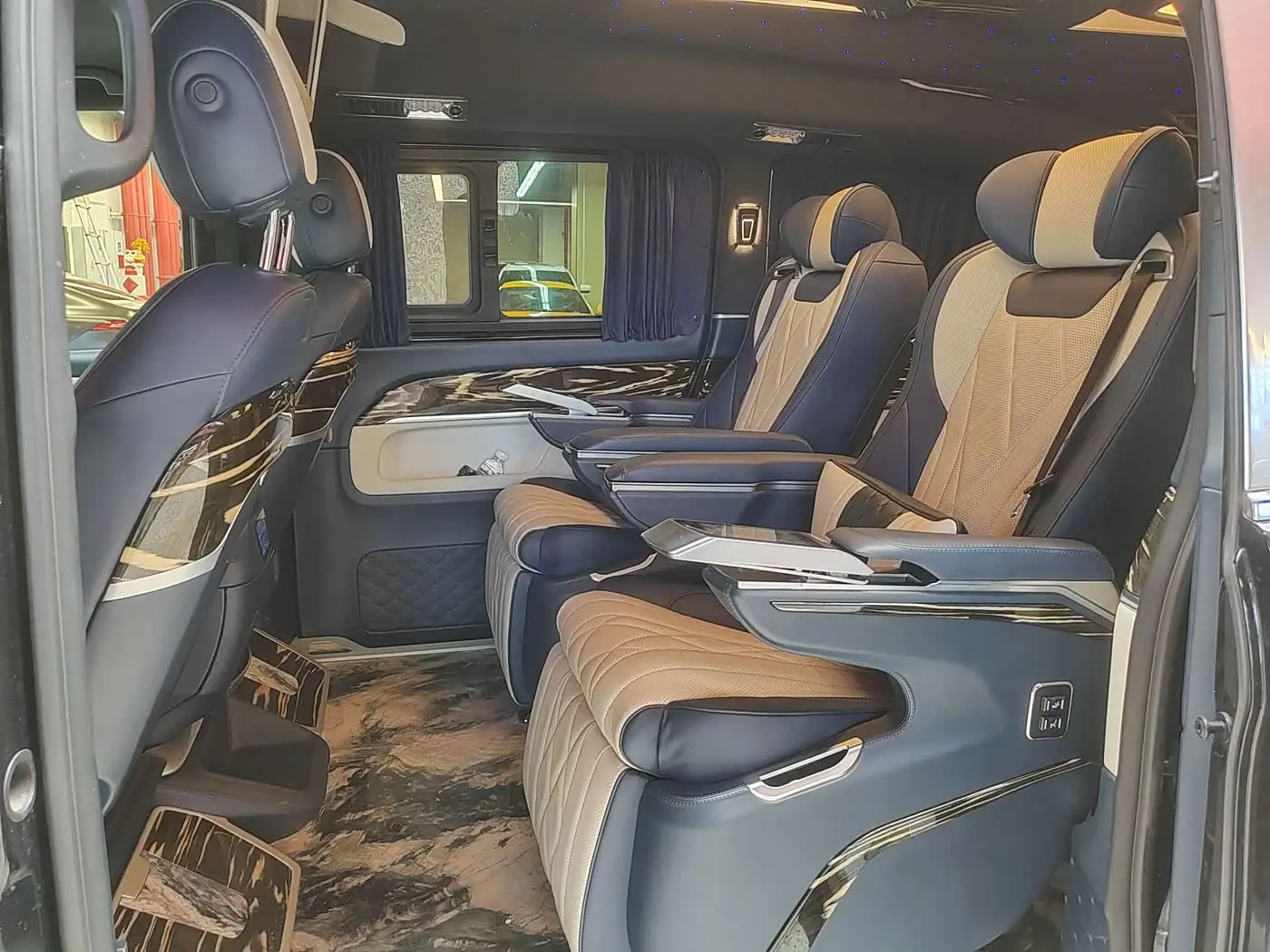 Mercedes-Benz V-Class 2022 — Фото 8/20