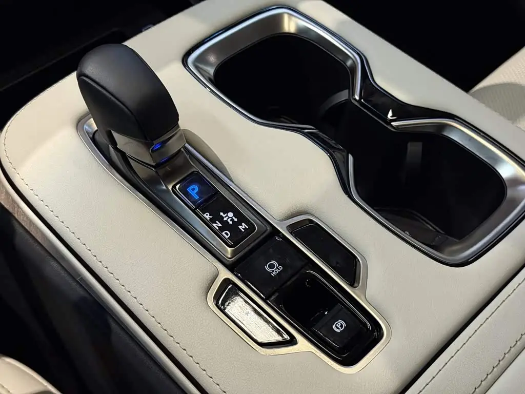 Lexus LM 2024 — Фото 14/20