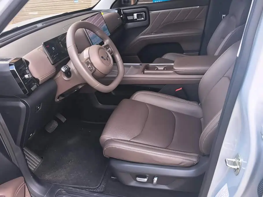 Wuling Motors Starlight 560 NEV 2025 — Фото 9/16