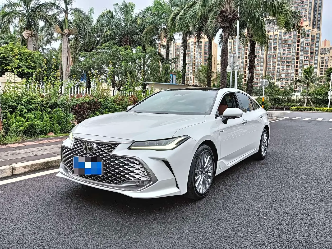 Toyota Avalon 2024 — Фото 1/14