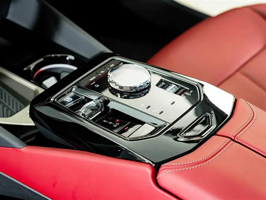 BMW 5 Series 2025 — Photo 13/20