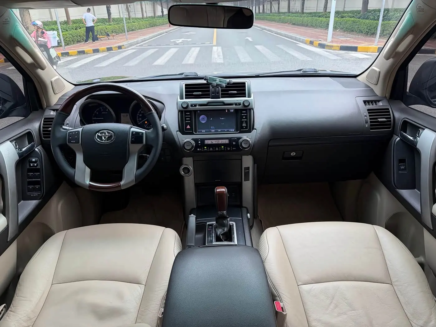 Toyota Prado 2012 — Photo 17/18