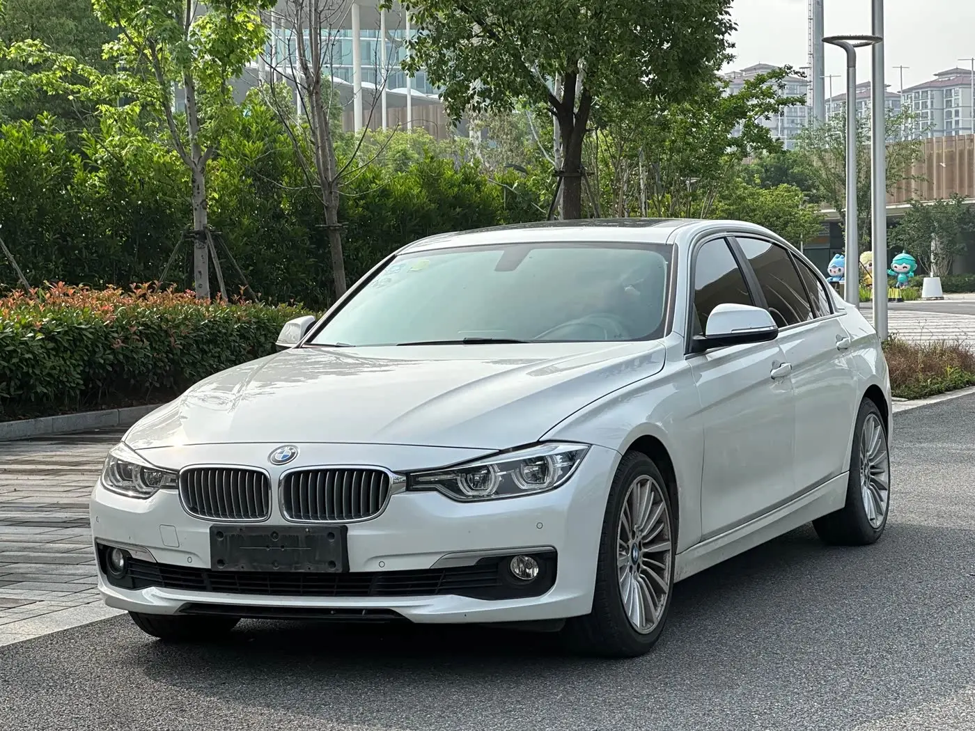 BMW 3 Series 2018 — Фото 1/16