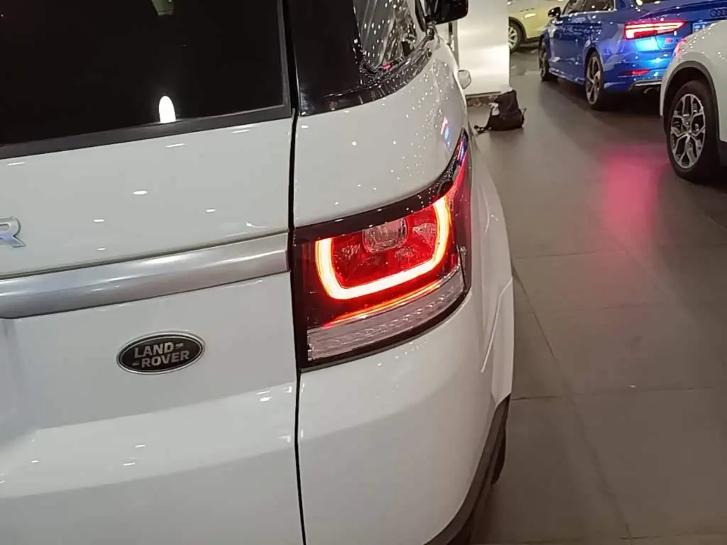 Land Rover Range Rover Sport 2017 — Фото 8/20
