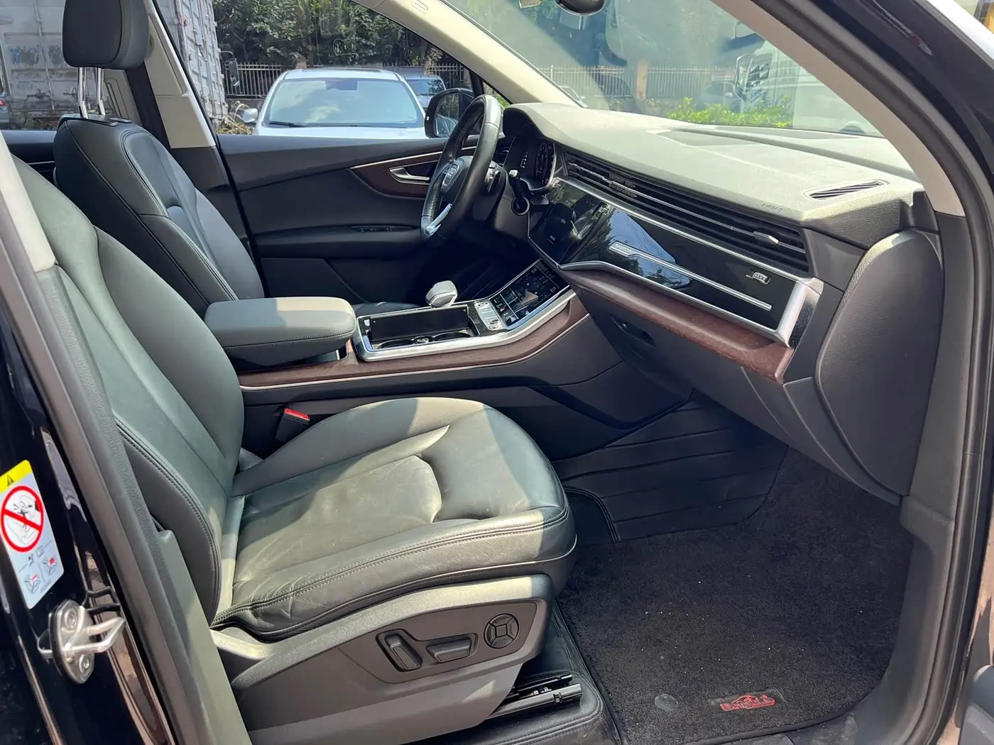 Audi Q7 2021 — Şəkil 10/16