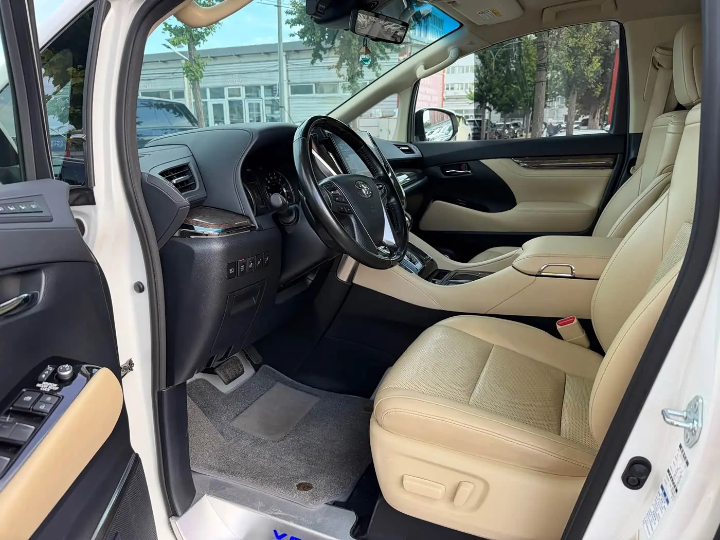 Toyota Vellfire 2022 — Photo 5/19
