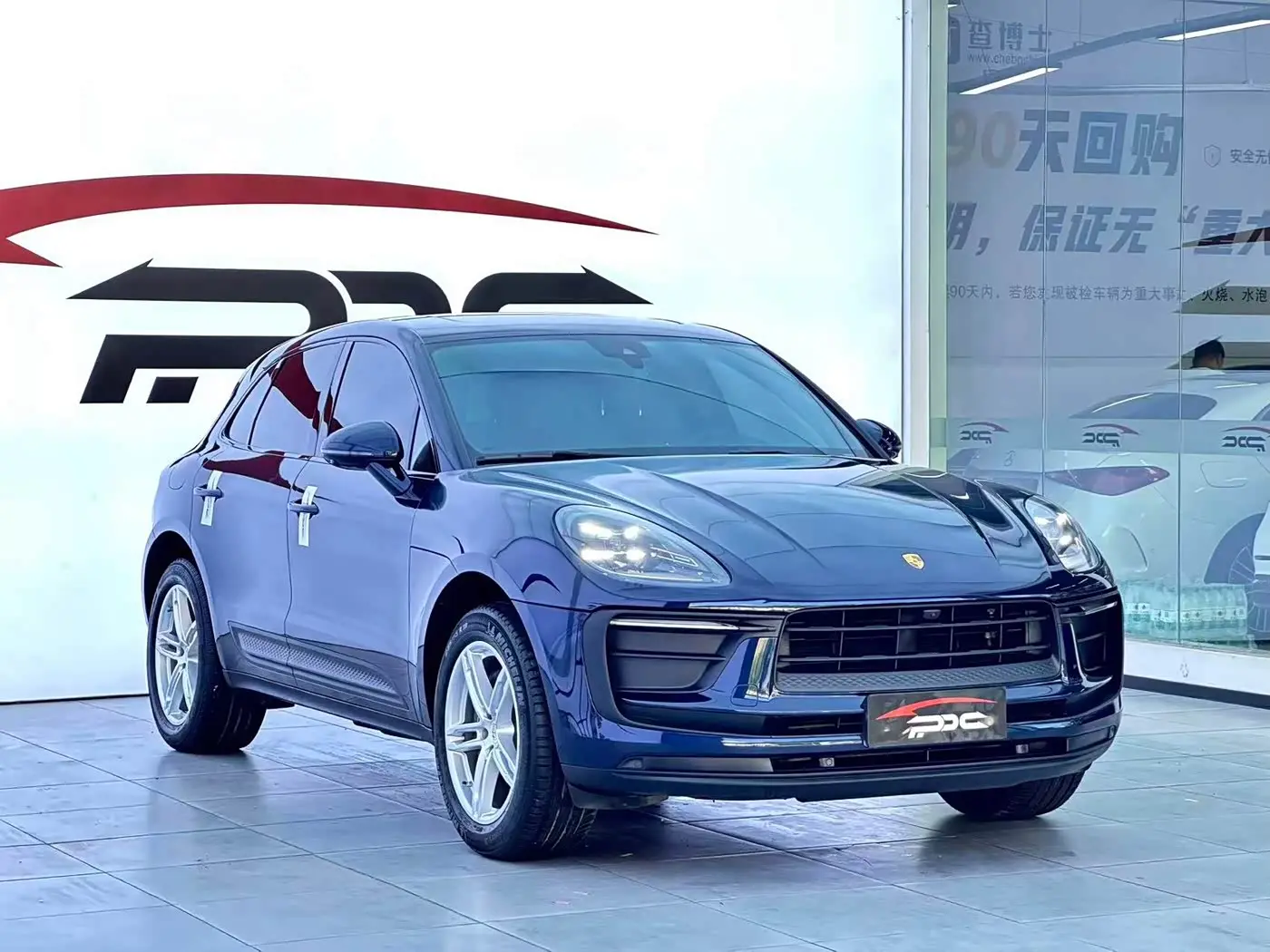 Porsche Macan 2022 — ფოტო 2/20