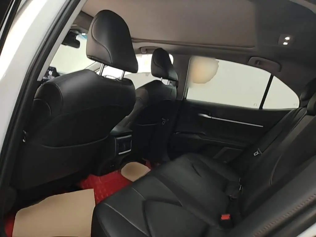 Toyota Camry 2022 — Şəkil 17/20