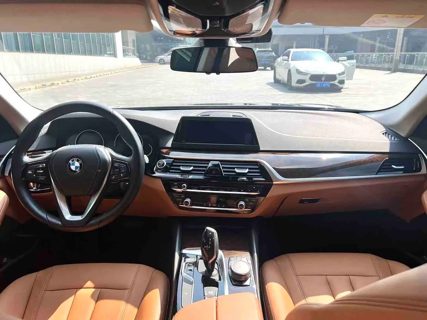 BMW 5 Series 2017 — Фото 9/14