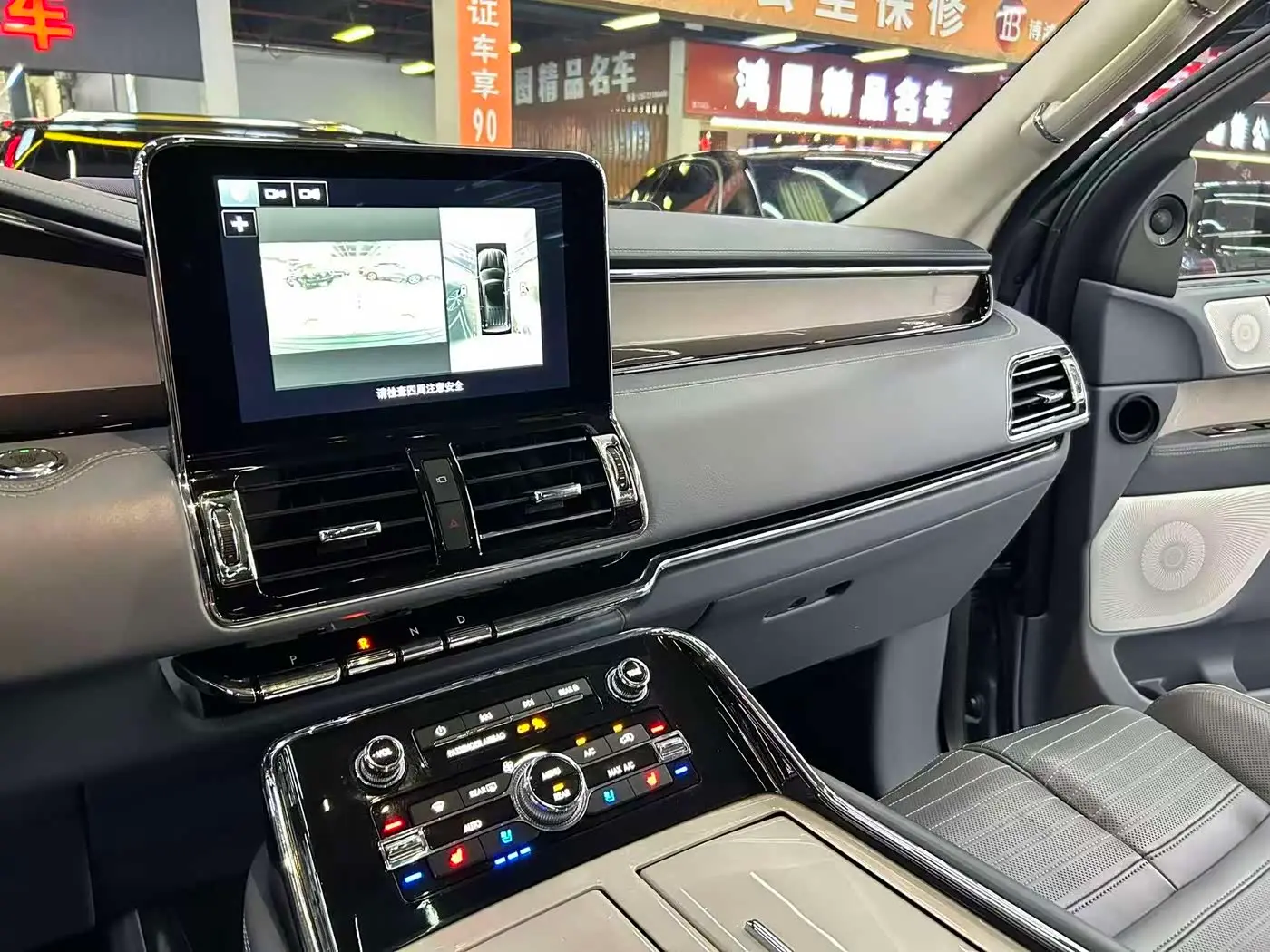 Lincoln Navigator 2018 — Şəkil 7/19