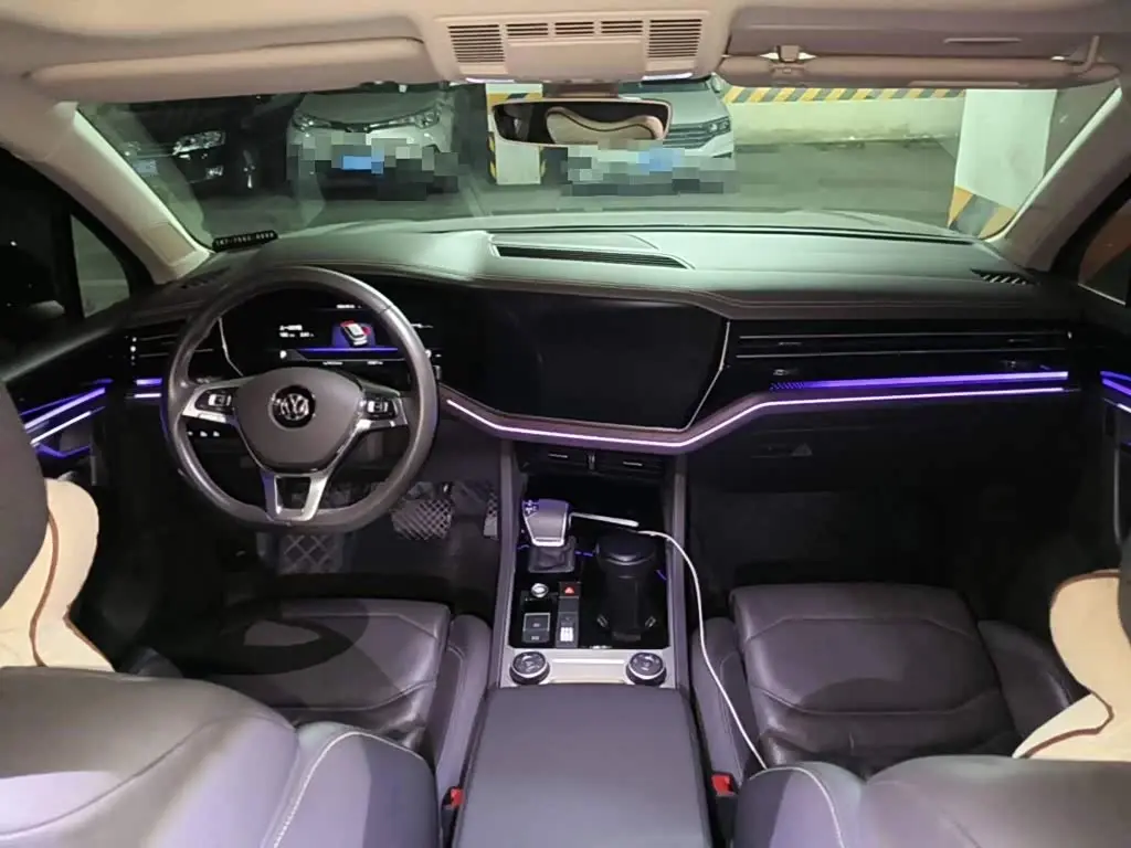 Volkswagen Touareg 2020 — Şəkil 12/13