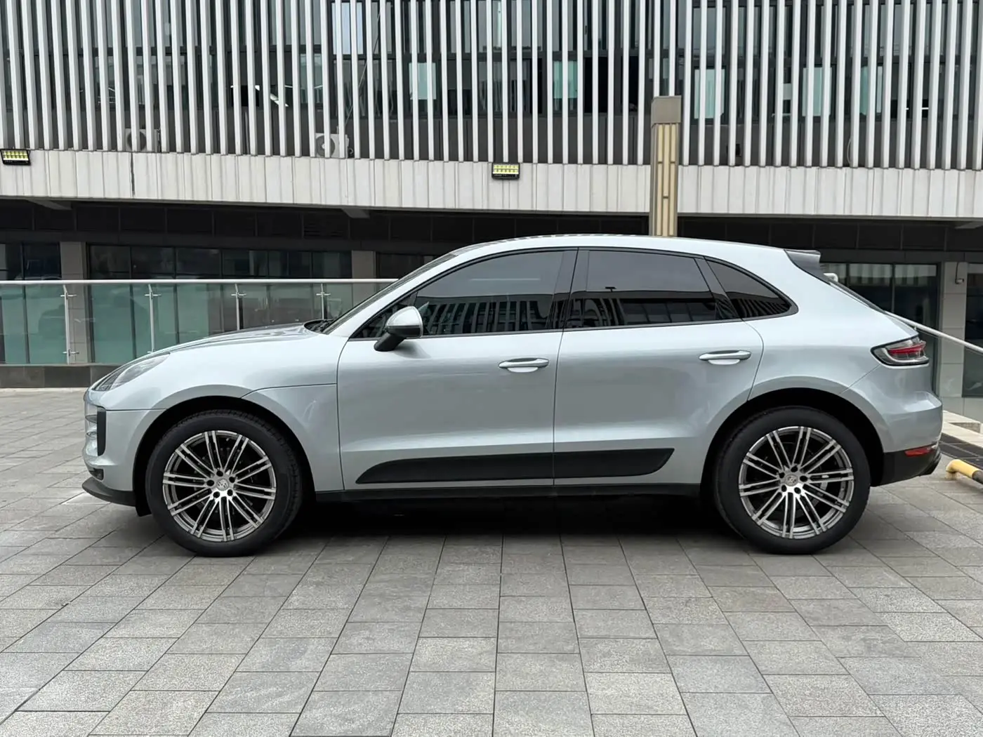 Porsche Macan 2019 — Фото 7/19