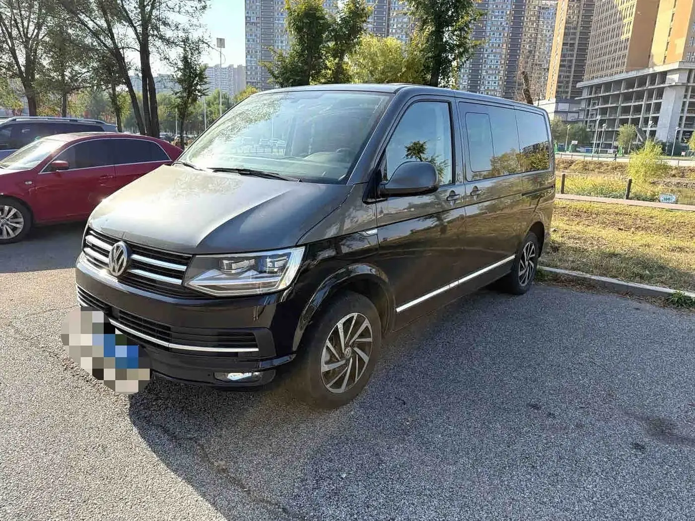 Volkswagen Multivan 2019 — Фото 1/4