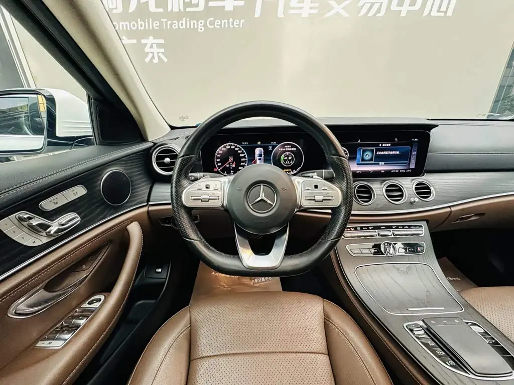 Mercedes-Benz E-Class 2020 — Photo 13/20
