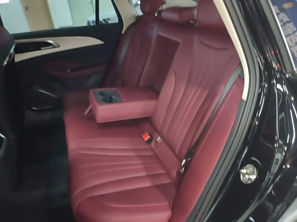 Hongqi H5 PHEV 2026 — Photo 13/20