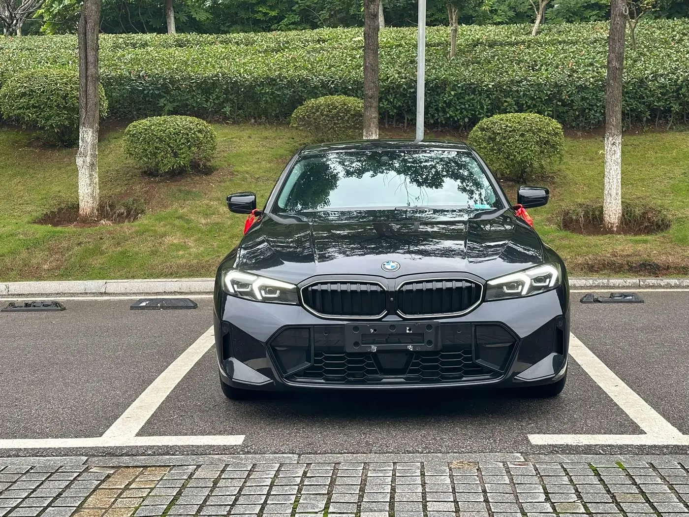 BMW 3 Series 2025 — Photo 1/12