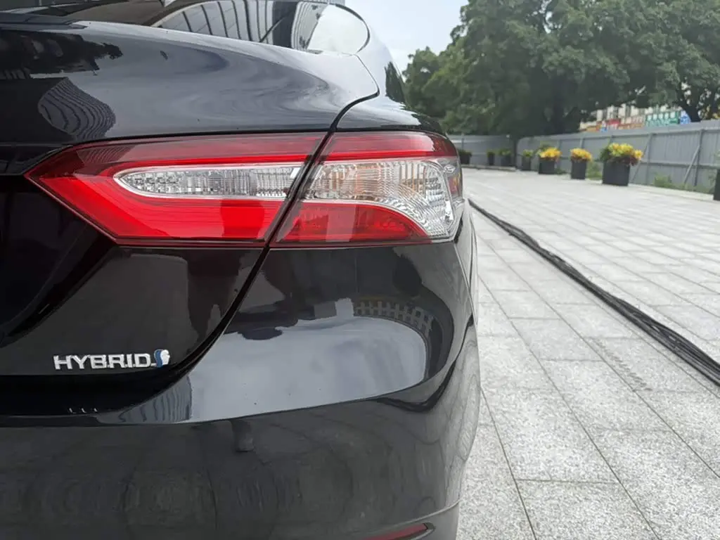 Toyota Camry 2023 — Фото 19/20