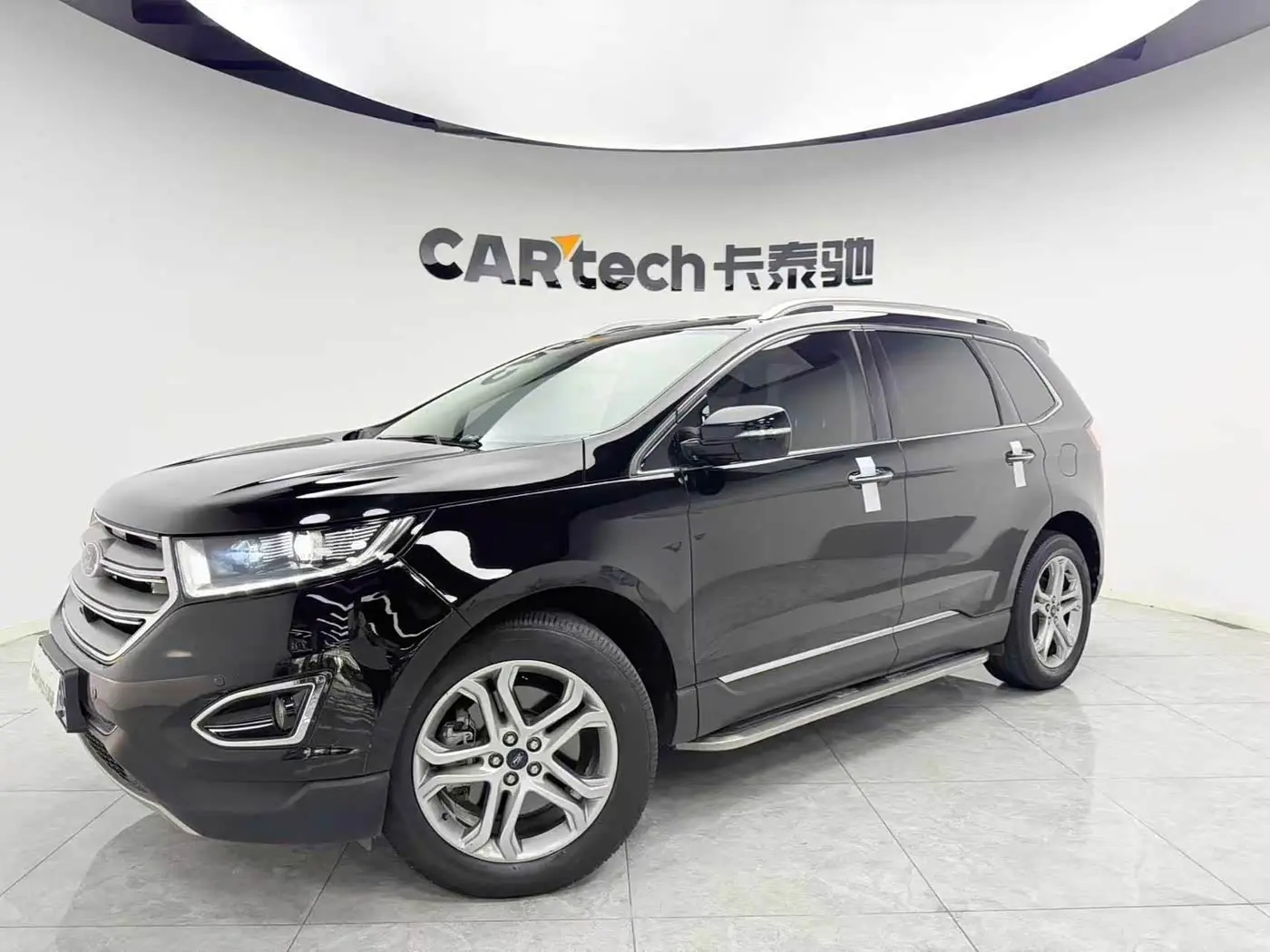Ford Edge 2019 — Фото 1/9