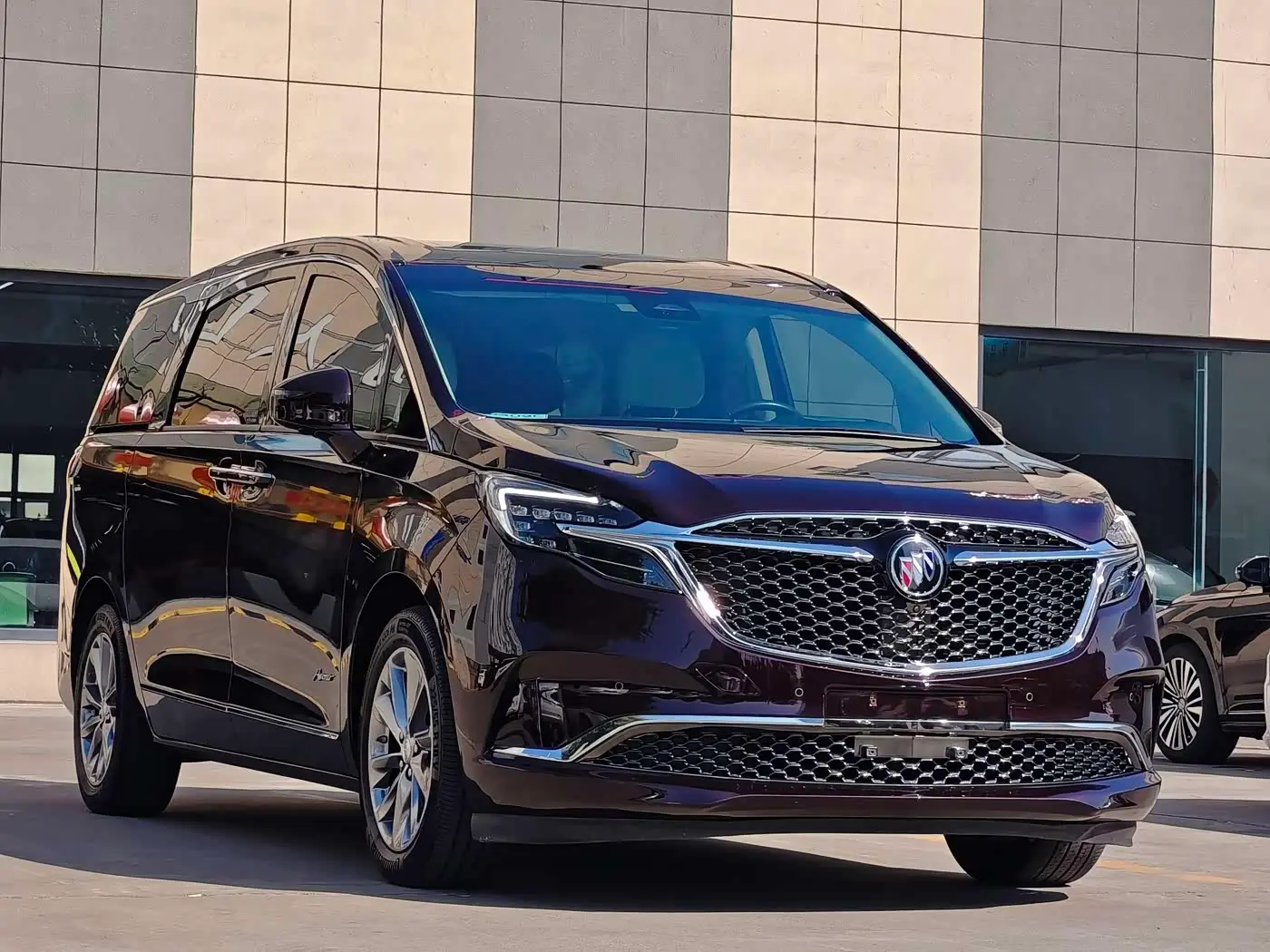 Buick GL8 2021 — Photo 3/20