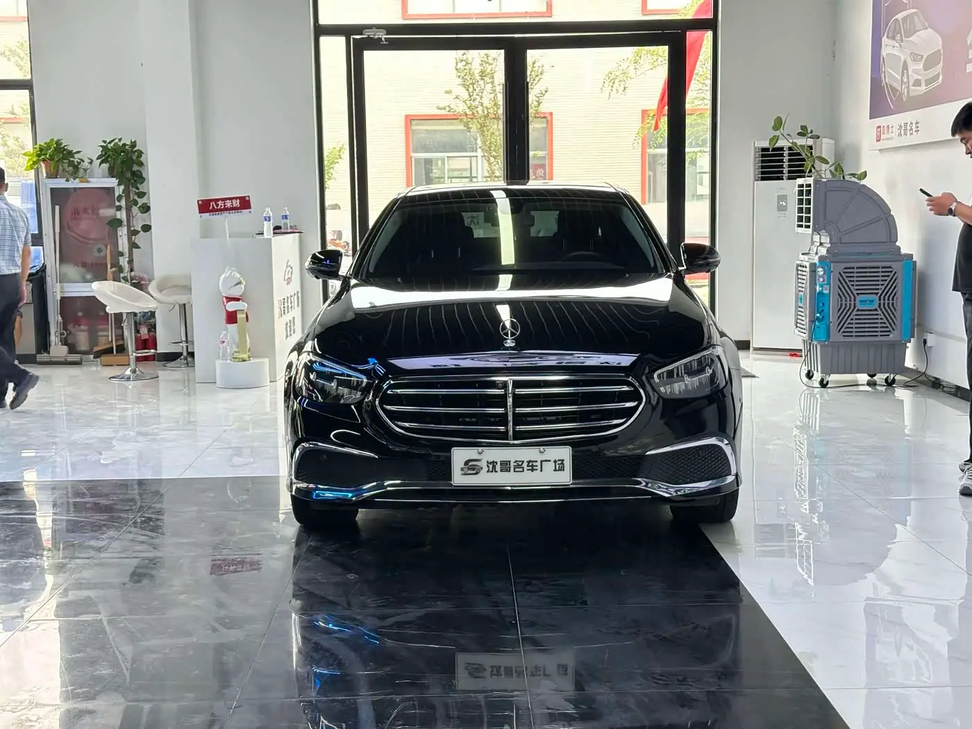 Mercedes-Benz E-Class 2022 — Photo 2/11