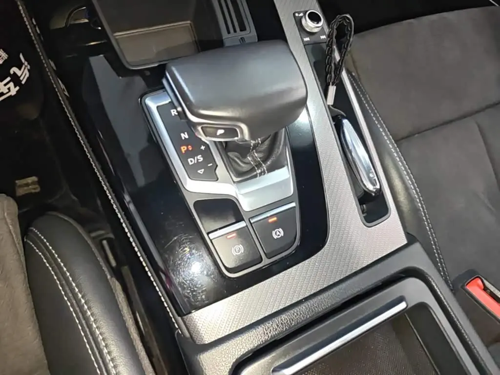 Audi Q5L Sportback 2022 — Фото 14/20