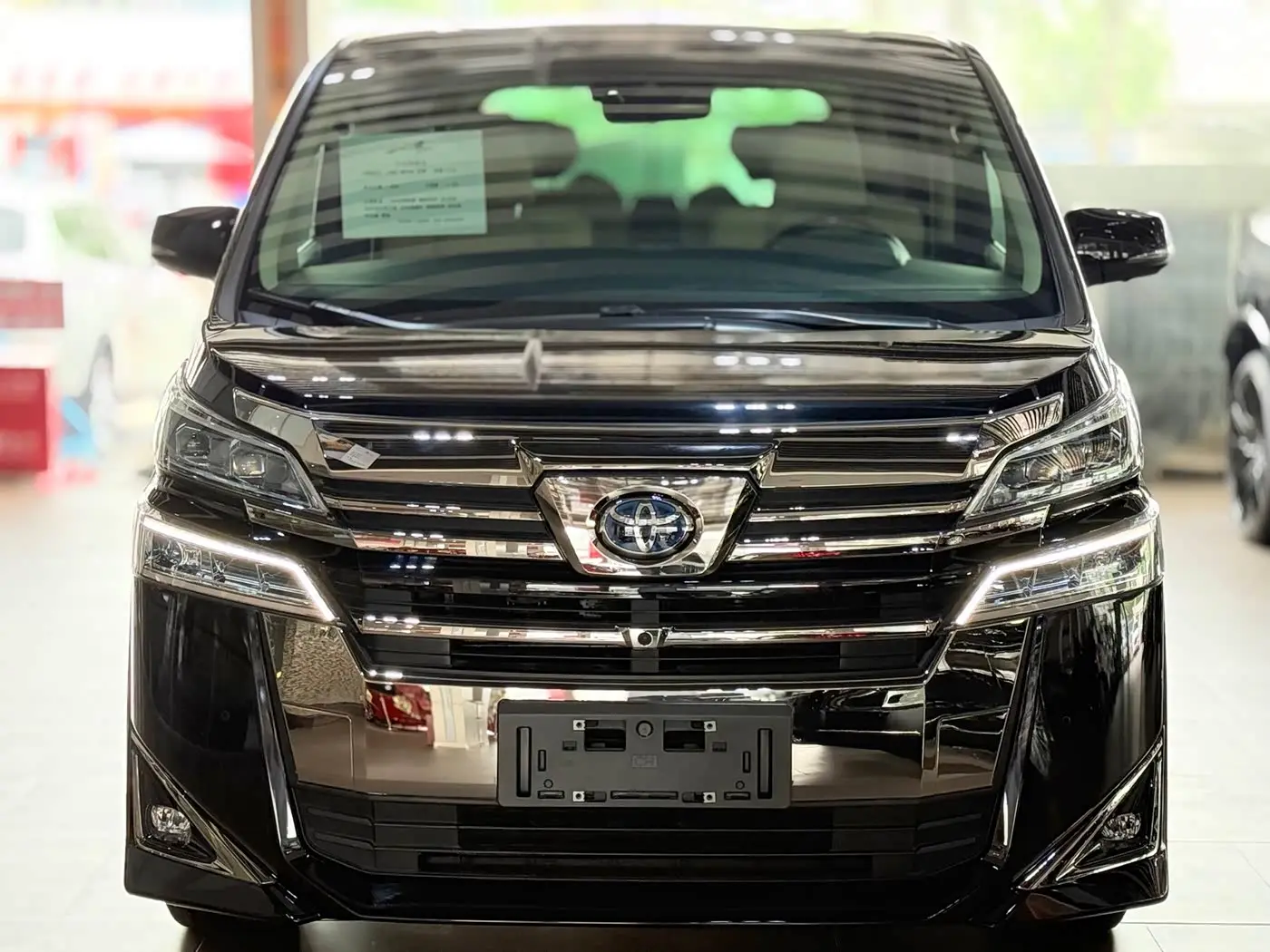 Toyota Vellfire 2020 — Photo 2/20
