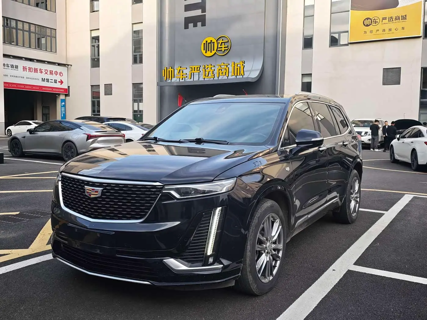 Cadillac XT6 2021 — Фото 1/11