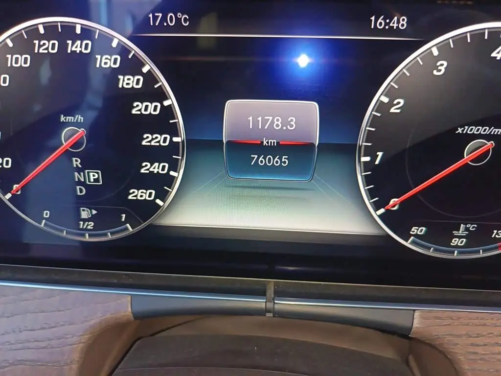 Mercedes-Benz E-Class 2020 — Фото 8/20
