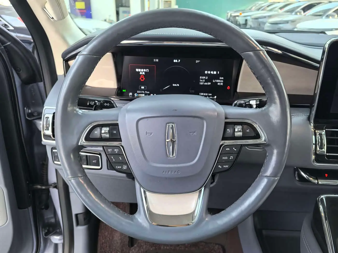 Lincoln Navigator 2023 — Şəkil 8/18